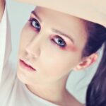 Kobiecy-portret-fotograficzny, Sesja-studyjna-w-łodzi. Fotograf-Jakub-Kaliszczyk